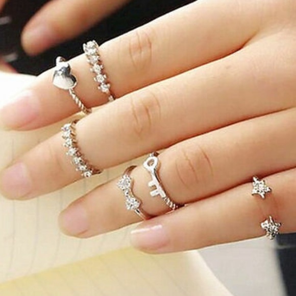 J&J Boutique Jewelry - 🌺 6 Piece Sparkling Love Ring Set